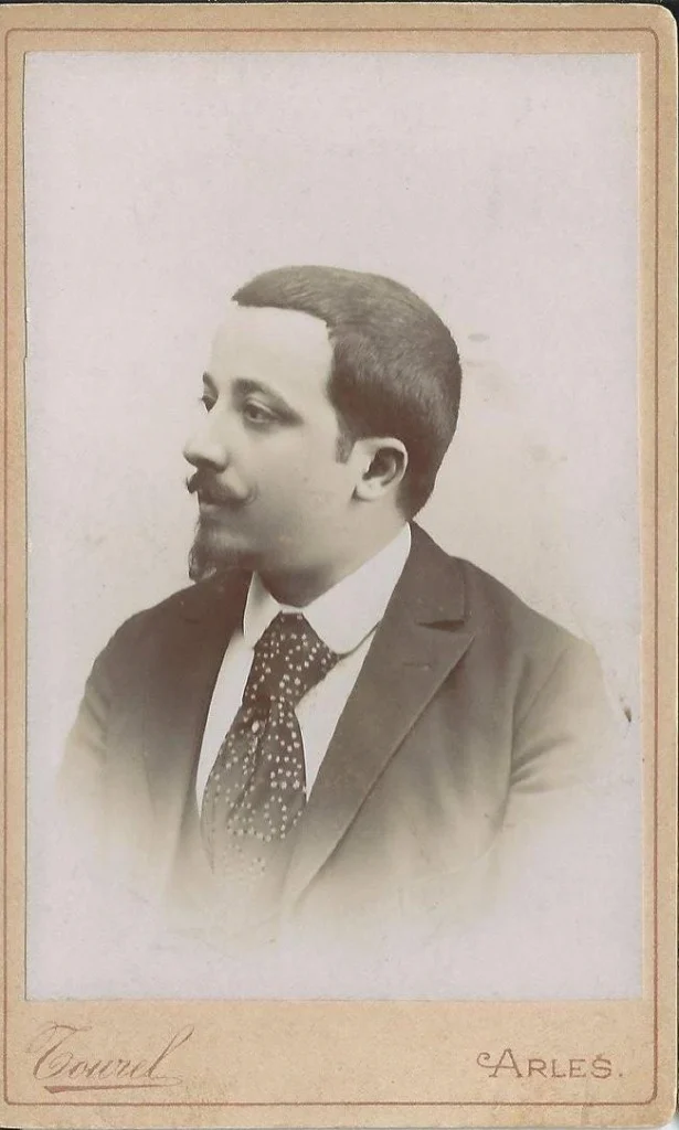 Portrait de Fernand Calment, mari de Jeanne Calment, 1868‑1942, homme provençal d'Arles, Provence, France.
Portrait of Fernand Calment, husband of Jeanne Calment, 1868‑1942, Provençal man in Arles, Provence, France.